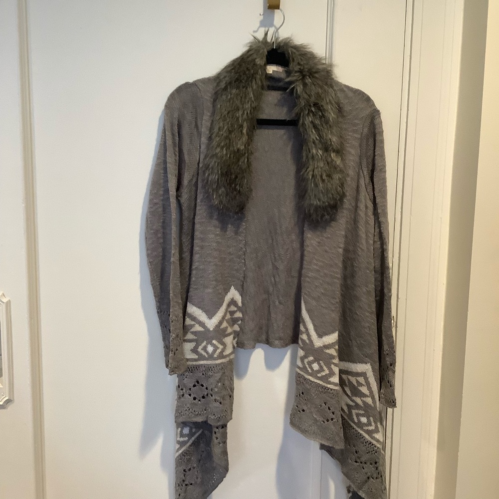 Grey draped sweater with fur collar